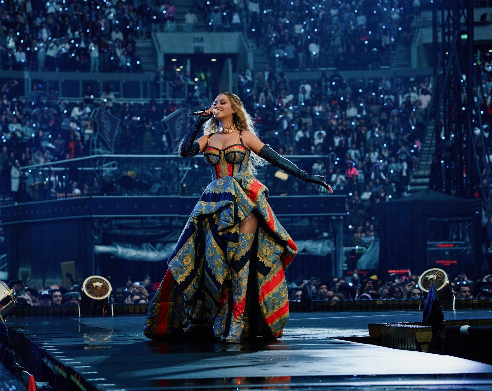 Beyoncé Goes Back To The Future With Deluxe BDAY – SPIN