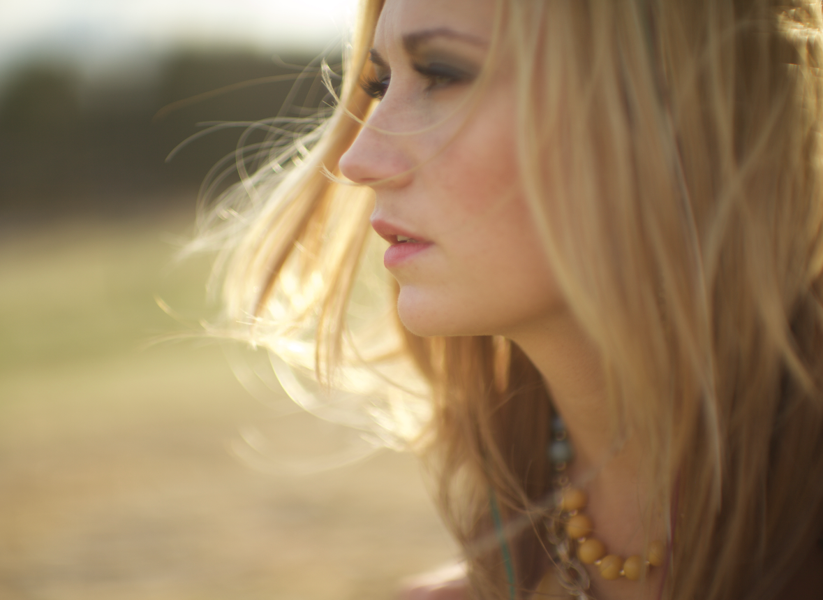 Kathy Ross Drops “When We Kiss”